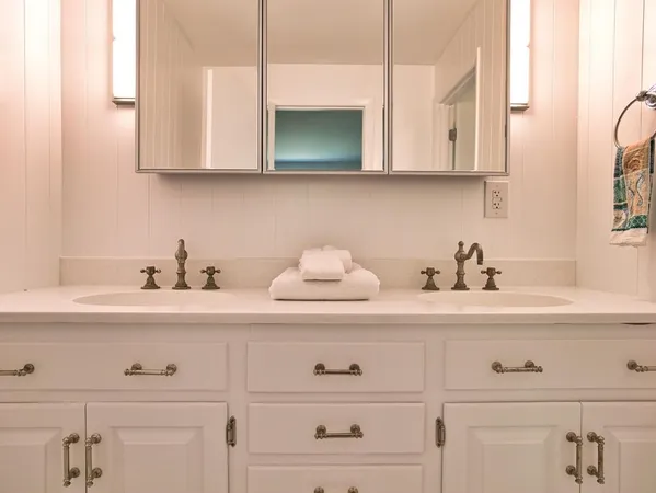 $1,250,000 | 58 Leonard Drive, Tiverton, RI 02878