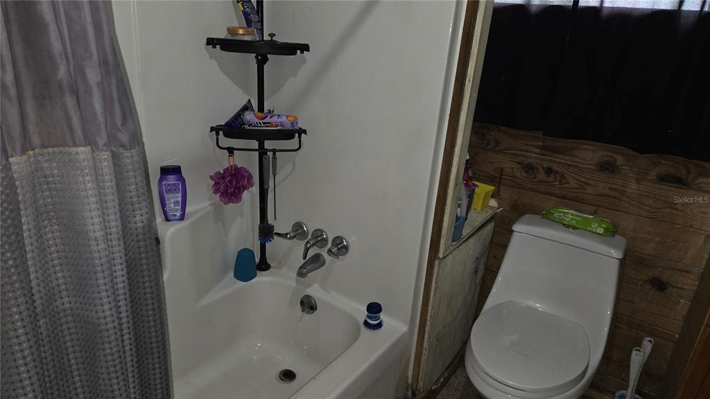 883 Northeast Maple Lane Lake City, FL 32055 - Photo 12 of 14 a bathroom with a sink a toilet and bathtub