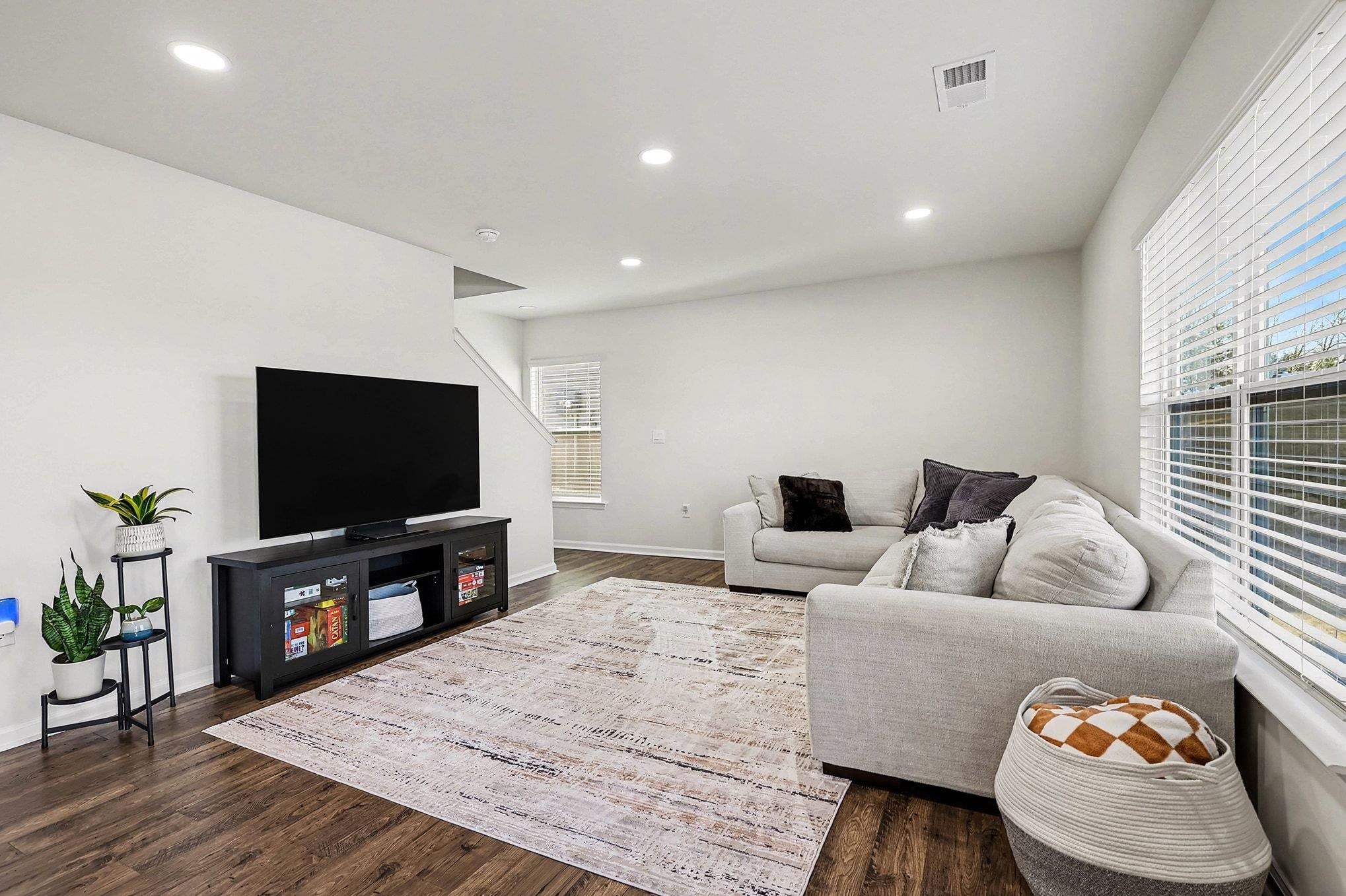 365 Valencia Circle Wellford, SC 29385 - Photo 5 of 28