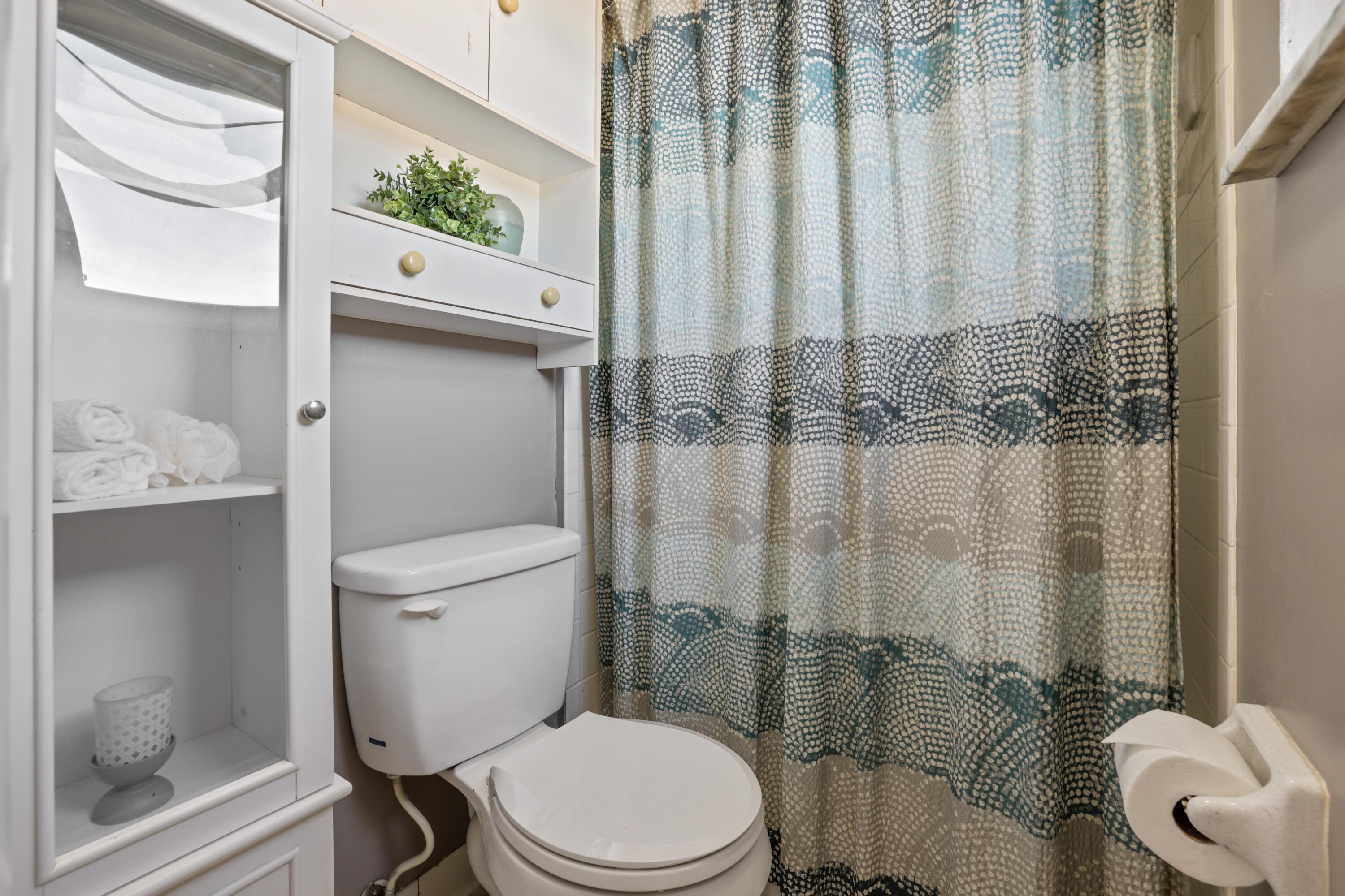 1725 Demorest Road Columbus, OH 43228 - Photo 44 of 75 Primary Bathroom