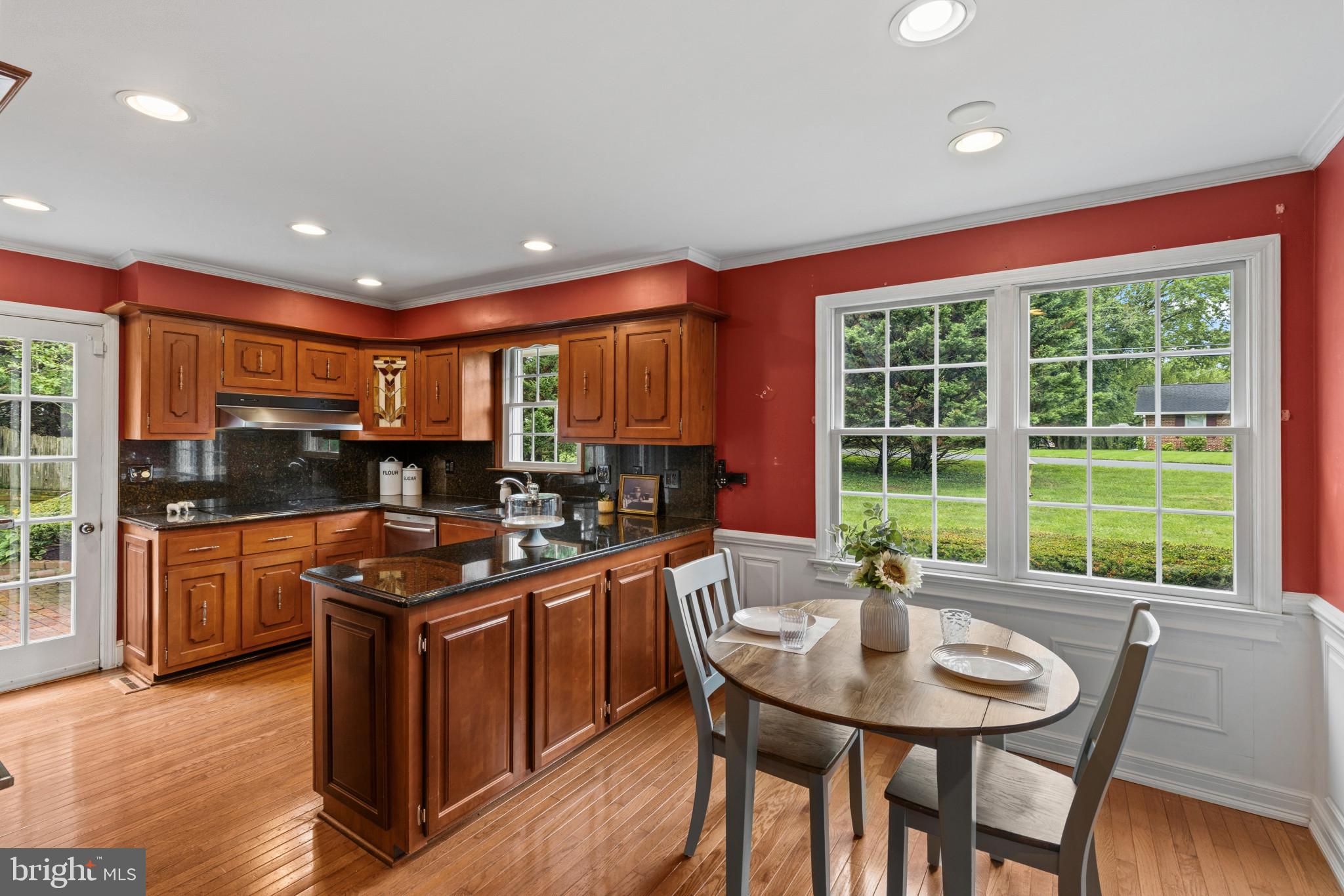 4053 Crescent Road Ellicott City, MD 21042 - Photo 8 of 38