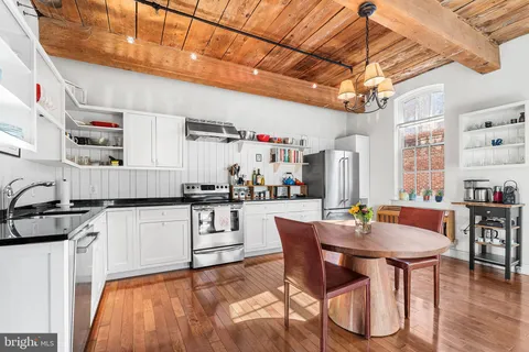 $475,000 | 205 Cuthbert Street, Unit 201, Philadelphia, PA 19106