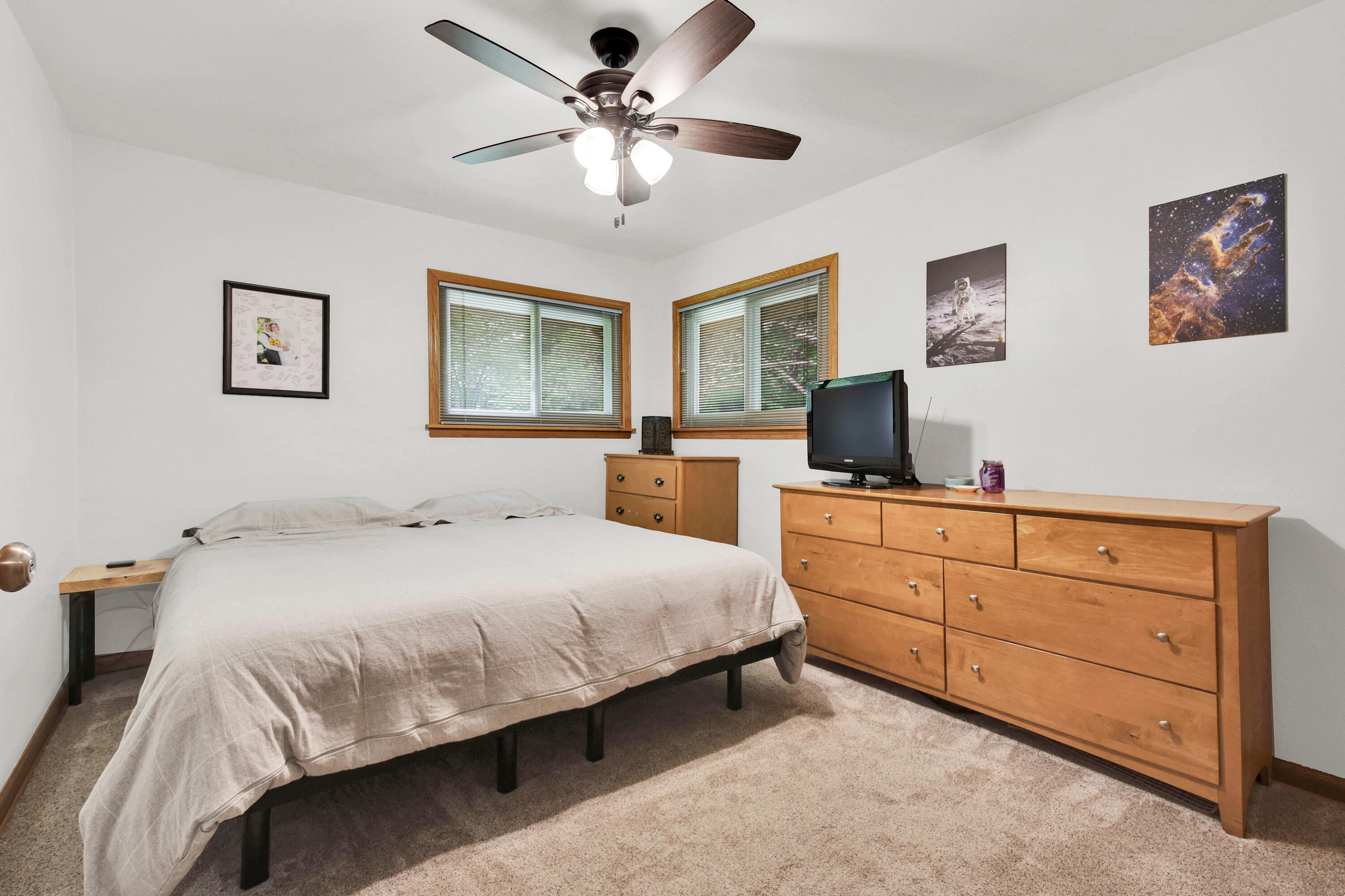 2614 West Chestnut Road Mequon, WI 53092 - Photo 14 of 25 Primary Bedroom