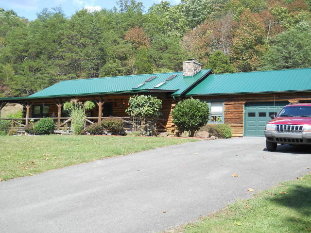 Another picture of front of house
