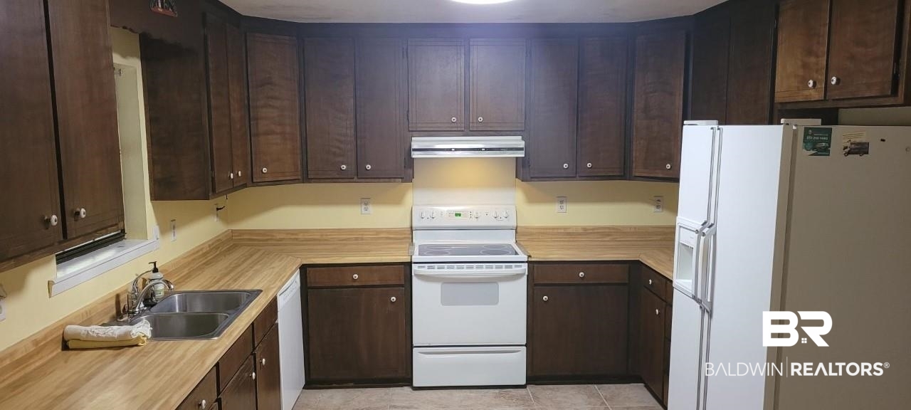 19091 Thompson Hall Road Fairhope, AL 36532 - Photo 3 of 38 Kitchen
