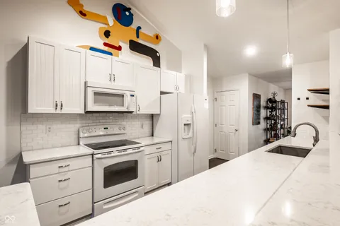 $550,000 | 1085 Fleetwood Drive, Indianapolis, IN 46228