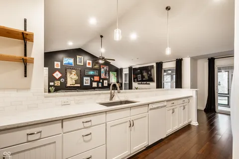 $550,000 | 1085 Fleetwood Drive, Indianapolis, IN 46228