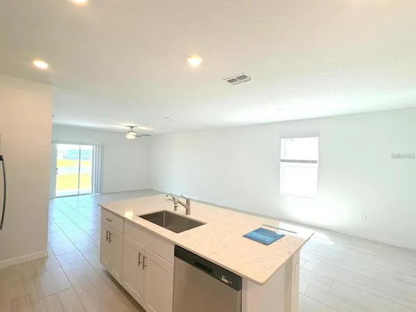 $2,700 | 11476 Radiant Shr Loop, San Antonio, FL 33576