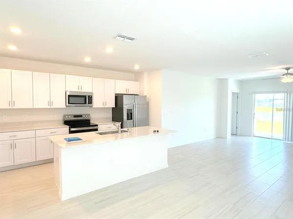 $2,700 | 11476 Radiant Shr Loop, San Antonio, FL 33576