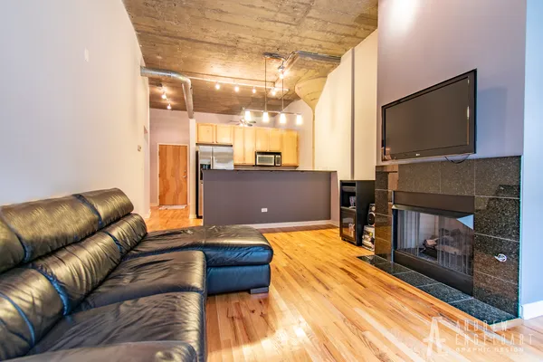 $2,300 | 1033 West 14th Place, Unit 114, Chicago, IL 60608