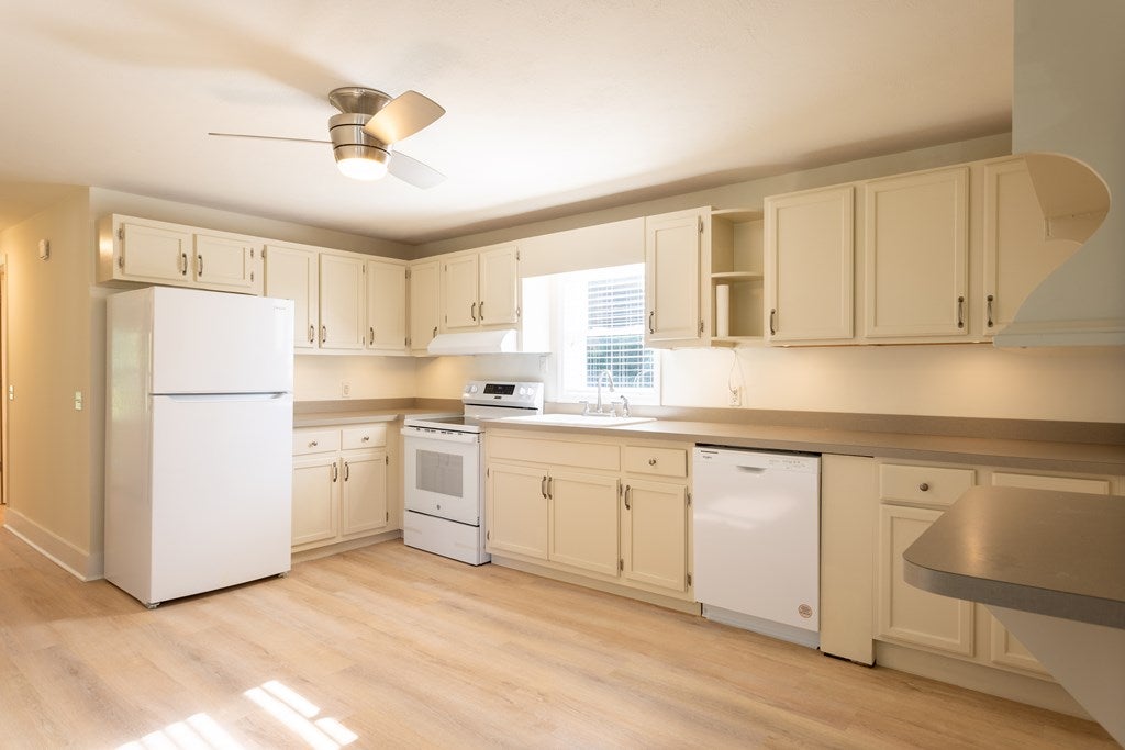 2095 West Ridge Road Wytheville, VA 24382 - Photo 6 of 48 Gallery Image 6