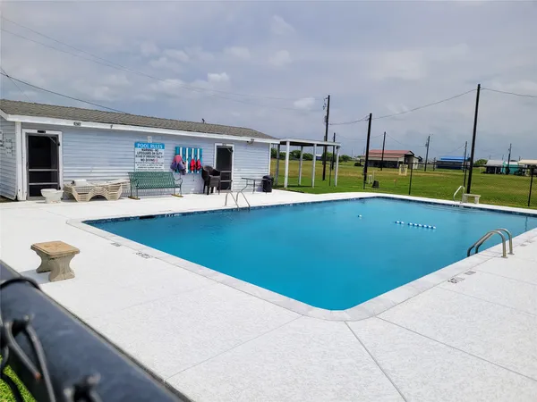 $228,000 | 376 Haddock Drive, Palacios, TX 77465