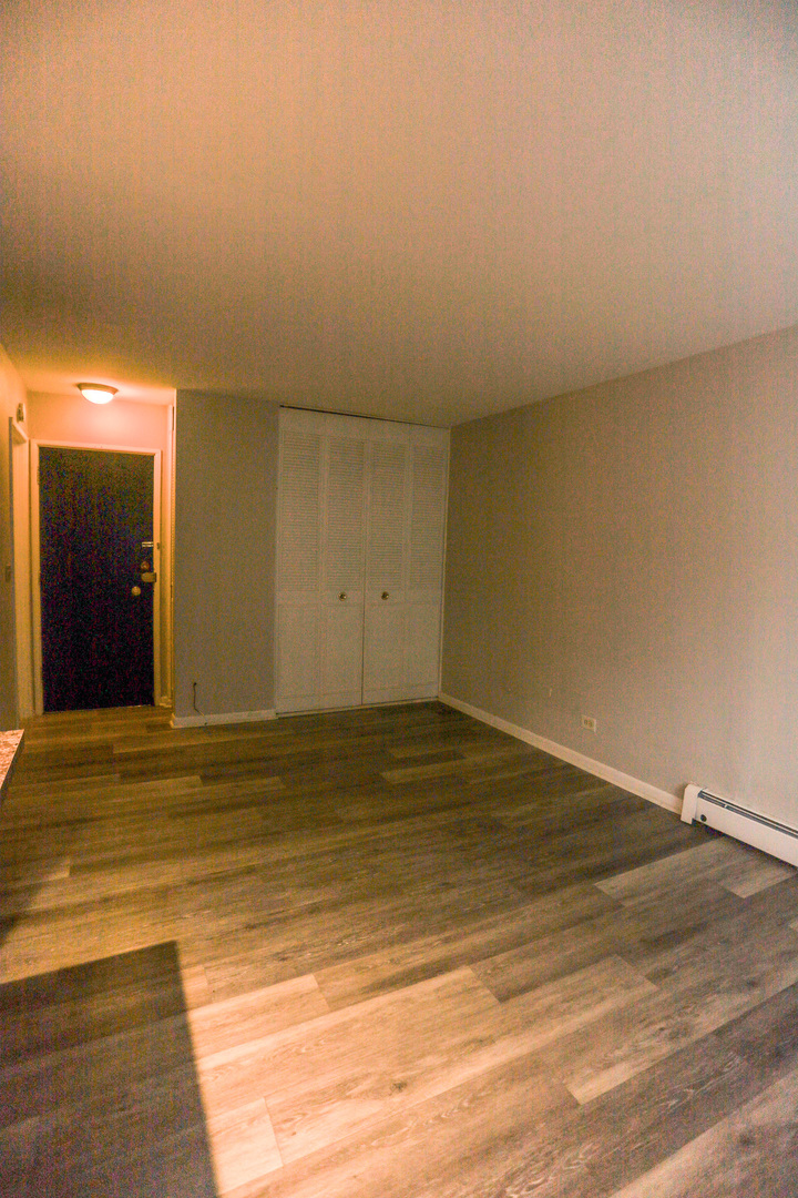 541 West Briar Place, Unit 307 Chicago, IL 60657 - Photo 7 of 10 a view of a room
