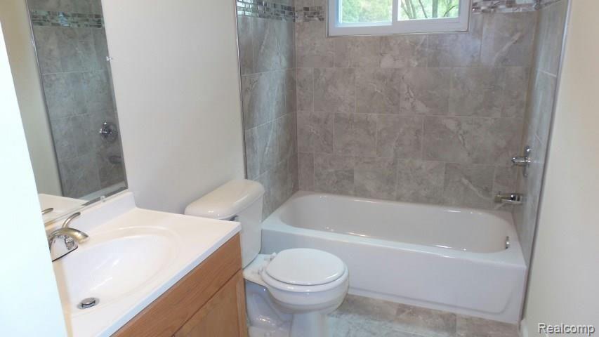 2821 Harvey Street Rochester, MI 48309 - Photo 12 of 30 20160715_122631_resized.jpg