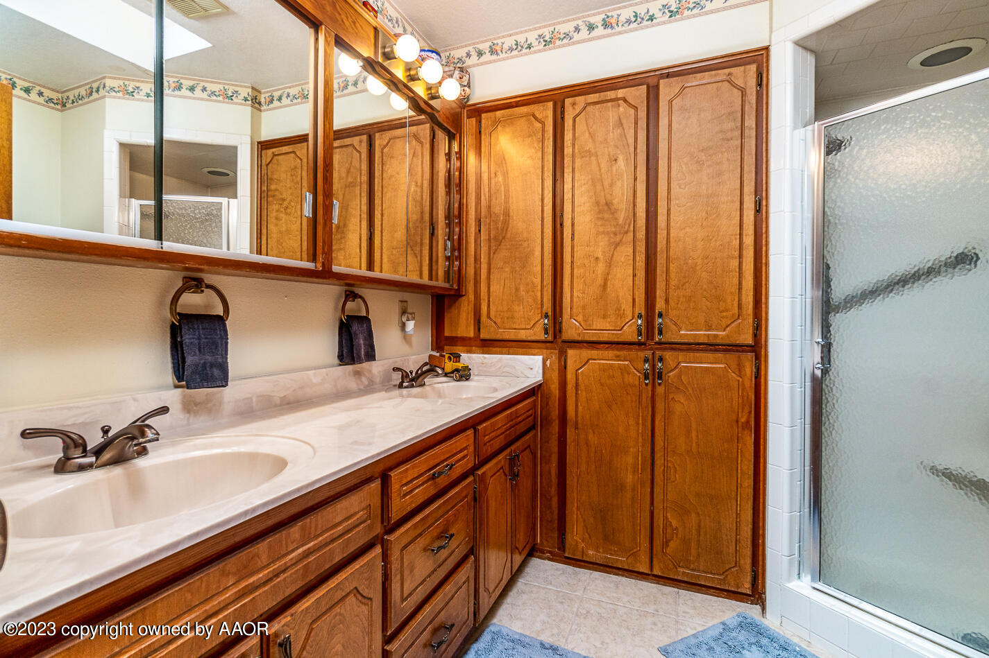3406 Gladstone Lane Amarillo, TX 79121 - Photo 15 of 21 a bathroom with a double vanity sink and mirror