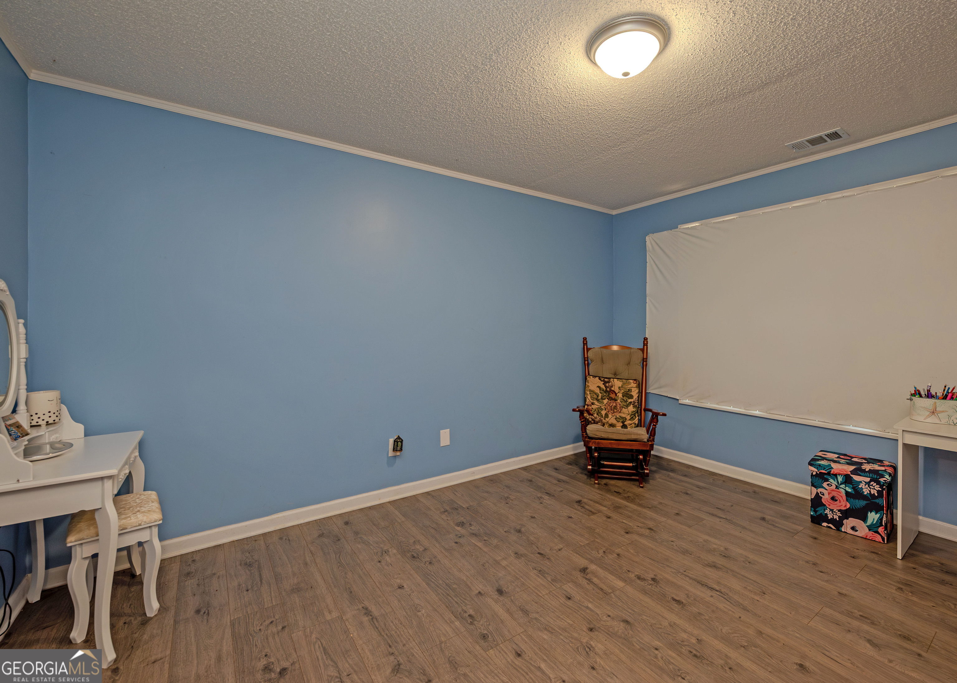 87 Little Milltown Road Hartwell, GA 30643 - Photo 29 of 39 a room with furniture and wooden floor