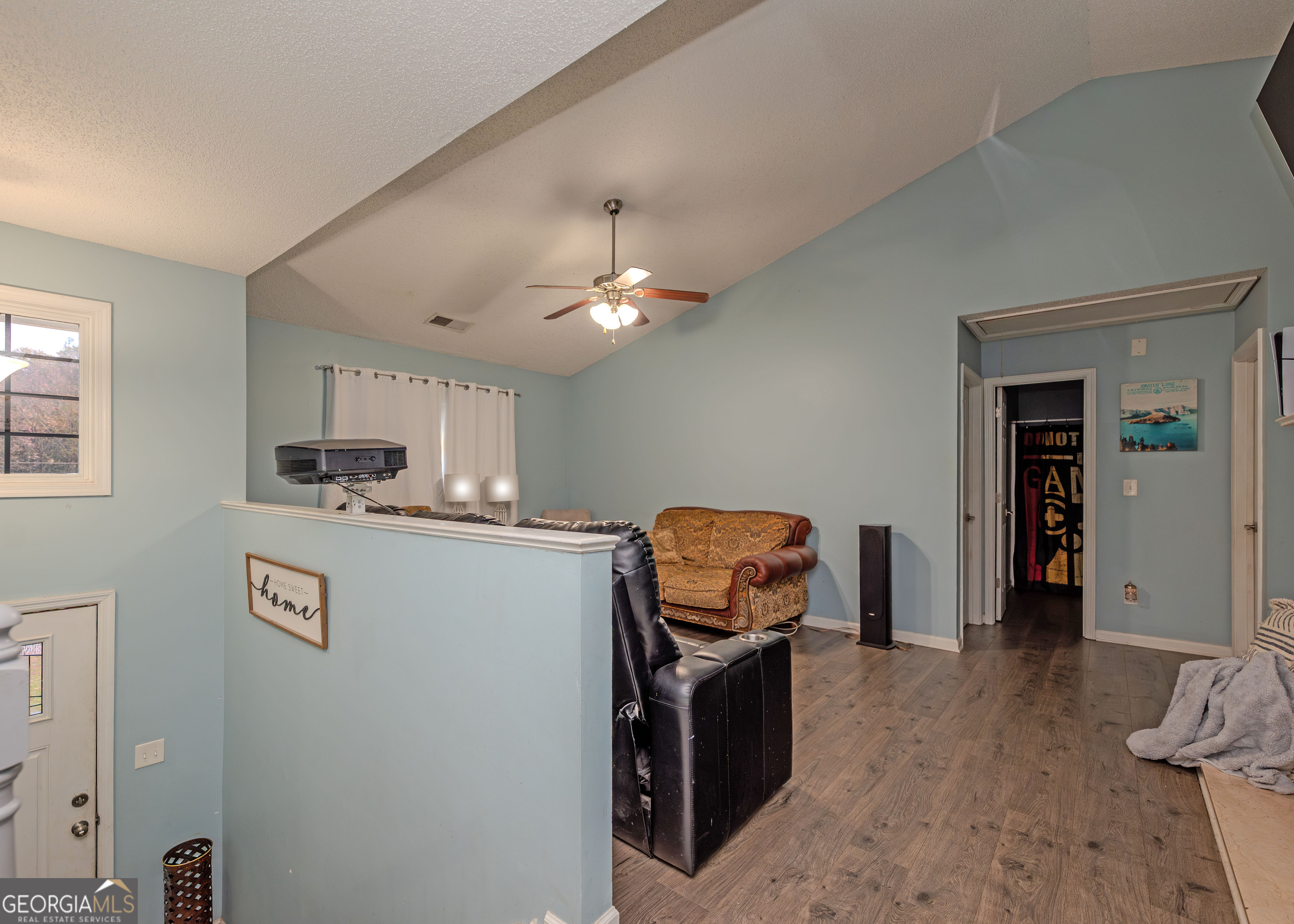 87 Little Milltown Road Hartwell, GA 30643 - Photo 9 of 39 a room with furniture and mirror