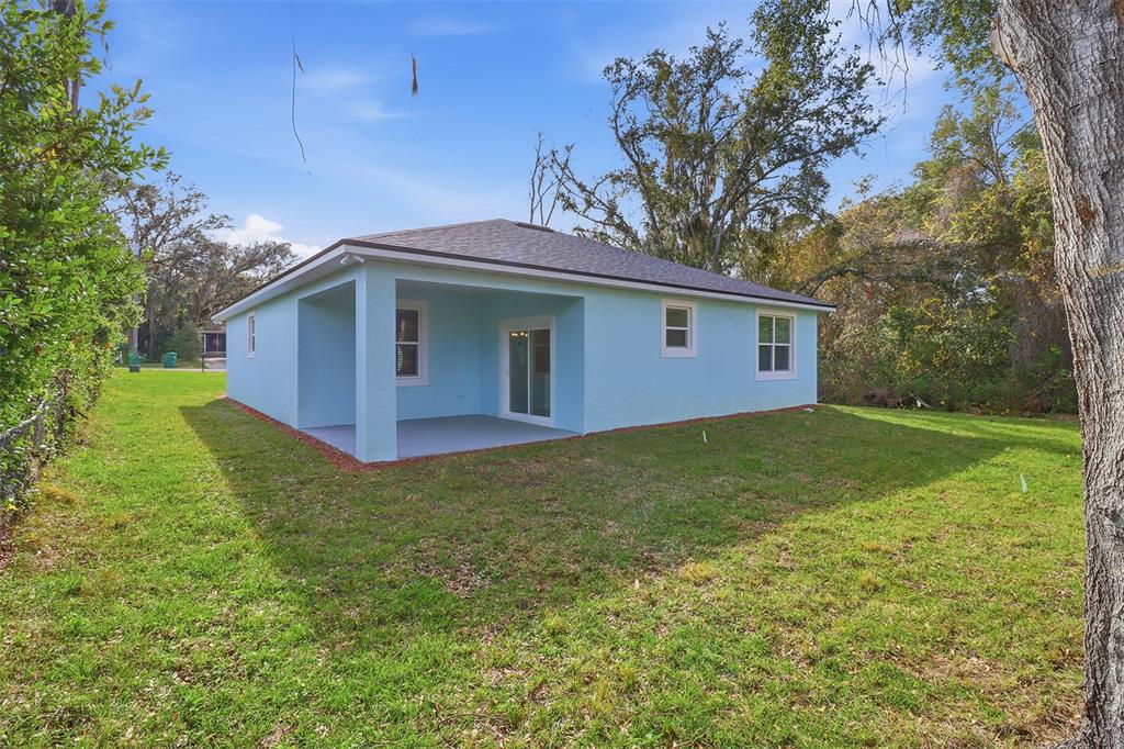 822 Poplar Street Inverness, FL 34452 - Photo 35 of 45 a backyard of a house with lots of green space