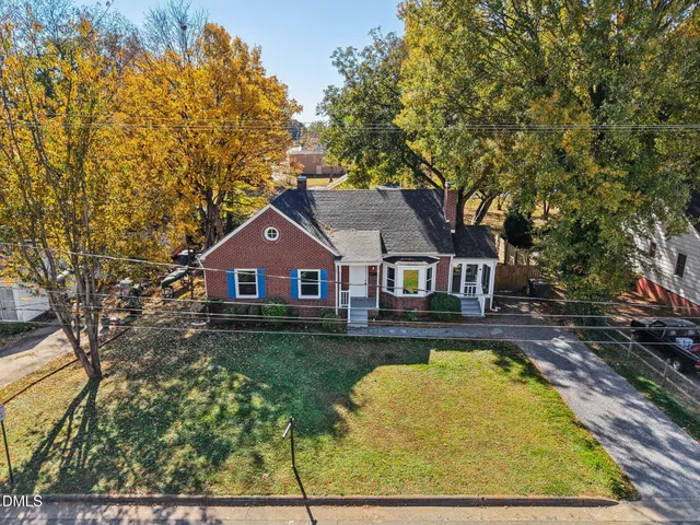 a view of house with garden