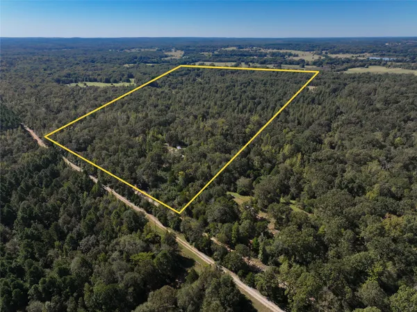 a view of a tennis court