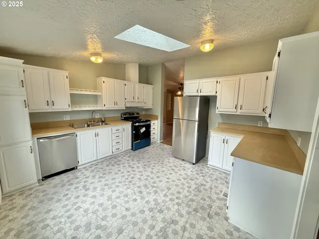 $229,900 | 1282 3rd Street, Unit 37, Lafayette, OR 97127