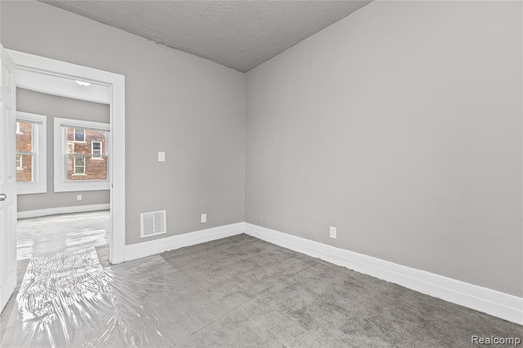 3010 Montclair Street Detroit, MI 48214 - Photo 24 of 61