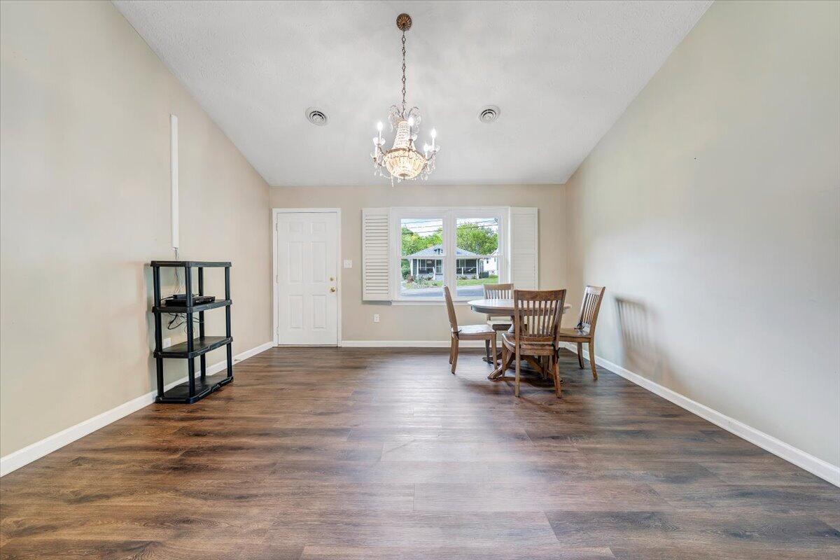 1333 Thomason Road Southeast Roanoke, VA 24014 - Photo 17 of 58 08-MIB08757