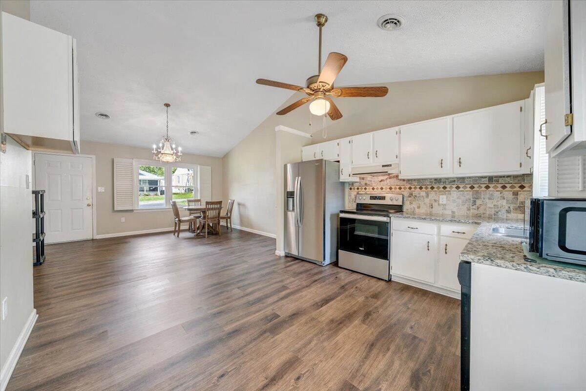 1333 Thomason Road Southeast Roanoke, VA 24014 - Photo 3 of 58 14-MIB08784