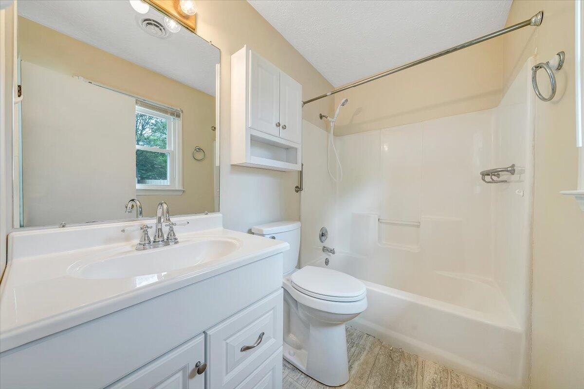 1333 Thomason Road Southeast Roanoke, VA 24014 - Photo 5 of 58 20-MIB08826