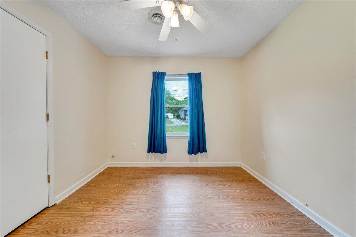 1333 Thomason Road Southeast Roanoke, VA 24014 - Photo 6 of 58 23-MIB08808