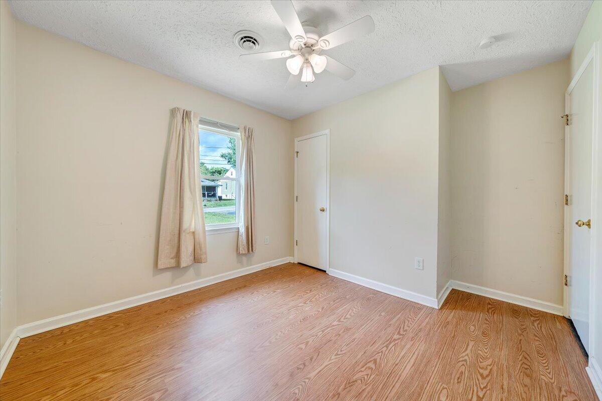 1333 Thomason Road Southeast Roanoke, VA 24014 - Photo 7 of 58 25-MIB08814