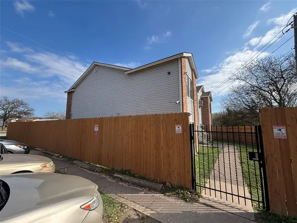 $1,400 | 2405 West Slaughter Lane, Unit B, Austin, TX 78748