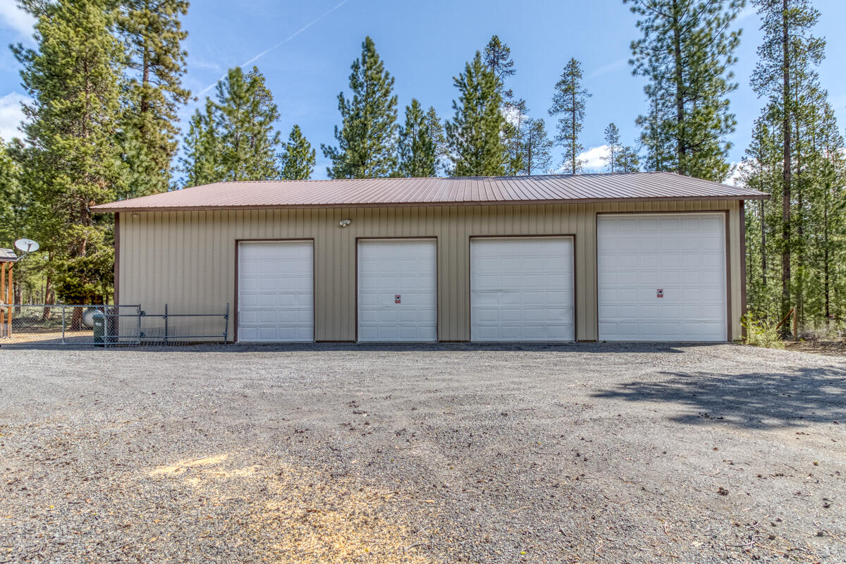 52084 Red Pine La Pine, OR 97739 - Photo 33 of 40 Amazing 40 x 60, 4 Bay pole barn...clean and ready for your ideas