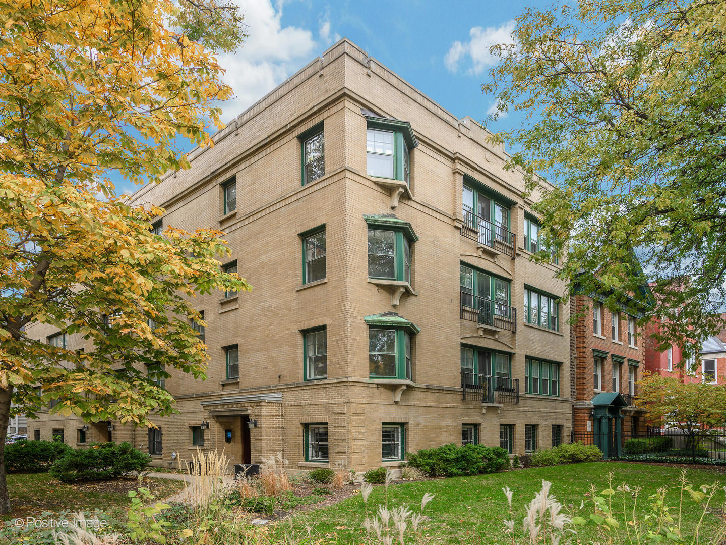 2405 North Orchard Street, Unit G Chicago, IL 60614 - Photo 1 of 14 a front view of a building with garden