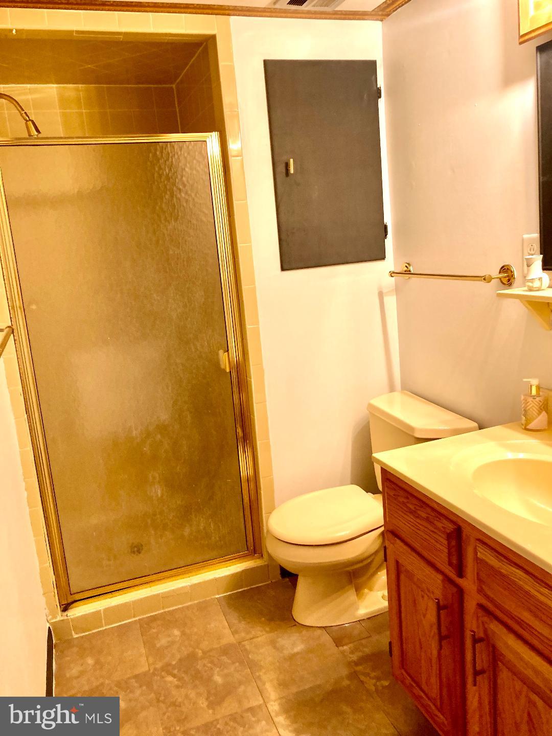 10 Chase Hall Dover, DE 19904 - Photo 11 of 18 Primarty Bathroom