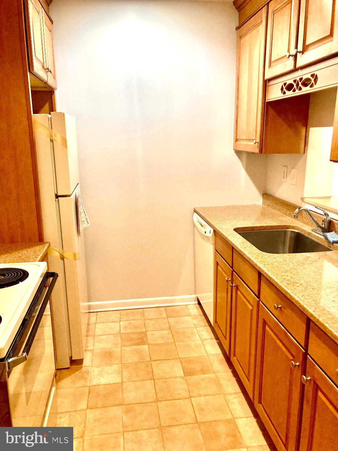 10 Chase Hall Dover, DE 19904 - Photo 6 of 18 Galley kitchen