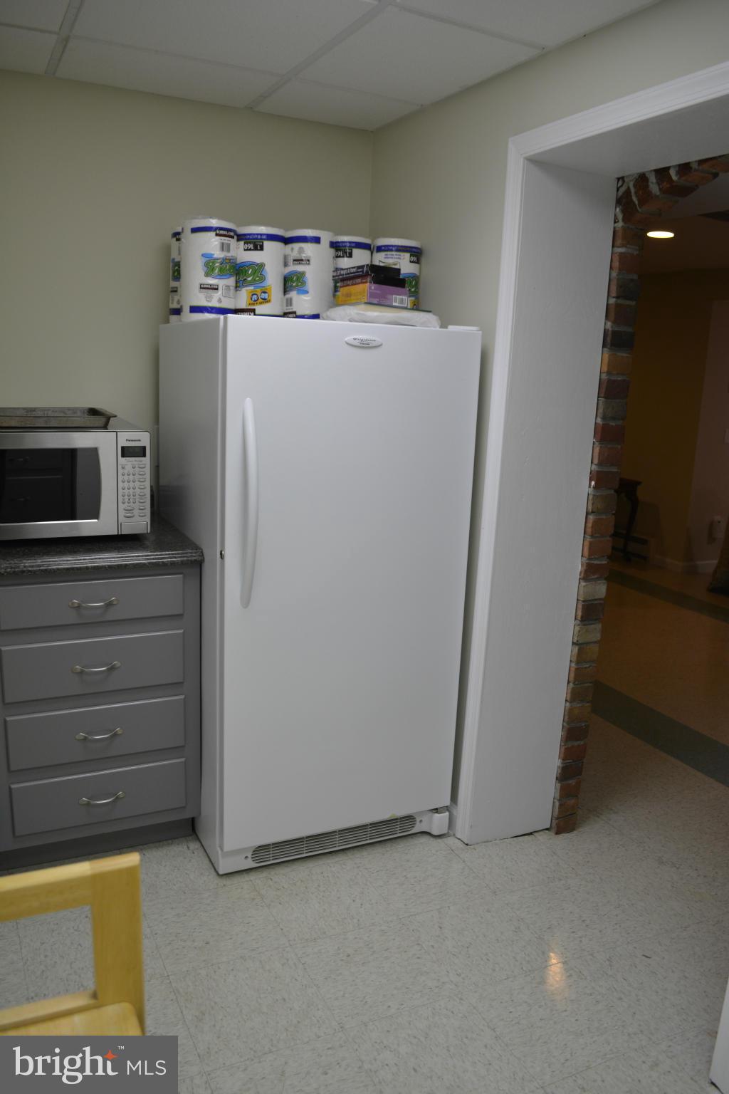 27817 Barnes Road Damascus, MD 20872 - Photo 24 of 30 Kitchenette area off rec room