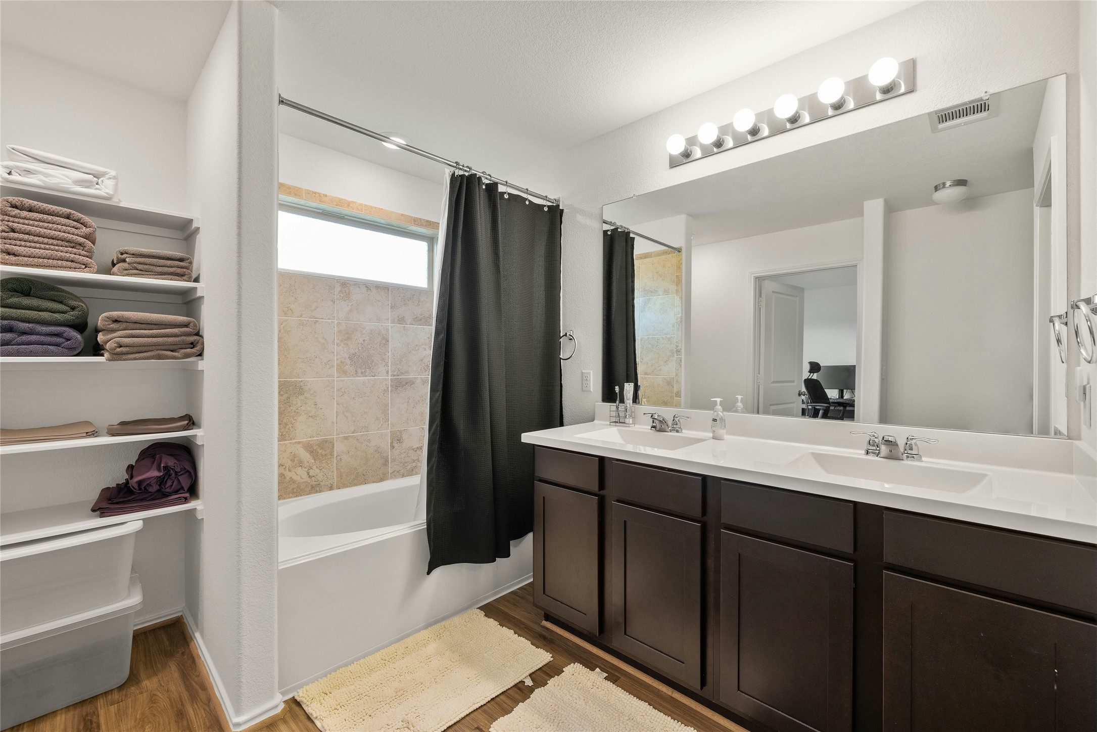 11813 Roscommon Trail Austin, TX 78754 - Photo 4 of 28 a bathroom with a double vanity sink mirror and bathtub