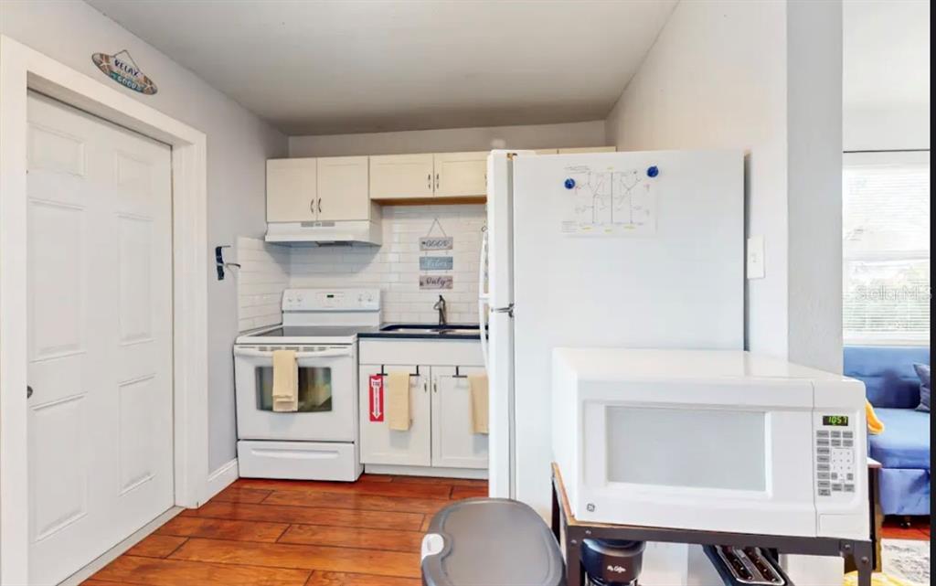 726 Stremma Road Largo, FL 33770 - Photo 9 of 17