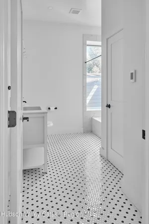 $2,900 | 72-74 Green Street, Unit 74A, Hudson, NY 12534