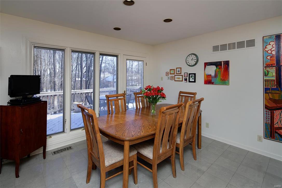 22 Dunleith Drive Ladue, MO 63124 - Photo 11 of 25