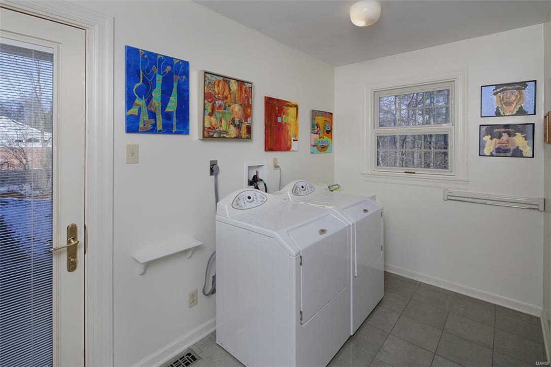 22 Dunleith Drive Ladue, MO 63124 - Photo 12 of 25