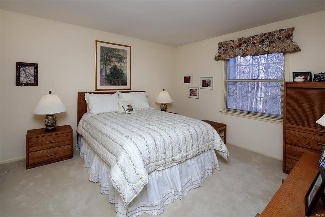 22 Dunleith Drive Ladue, MO 63124 - Photo 15 of 25