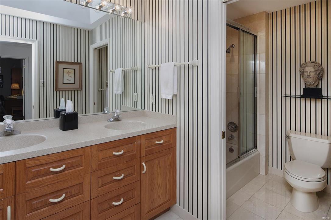 22 Dunleith Drive Ladue, MO 63124 - Photo 18 of 25