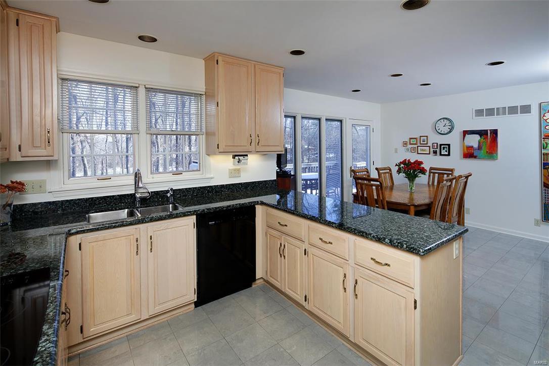 22 Dunleith Drive Ladue, MO 63124 - Photo 9 of 25