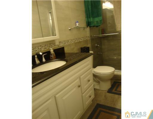 10 Clinton Avenue Edison, NJ 08820 - Photo 5 of 7 Gallery Image 5