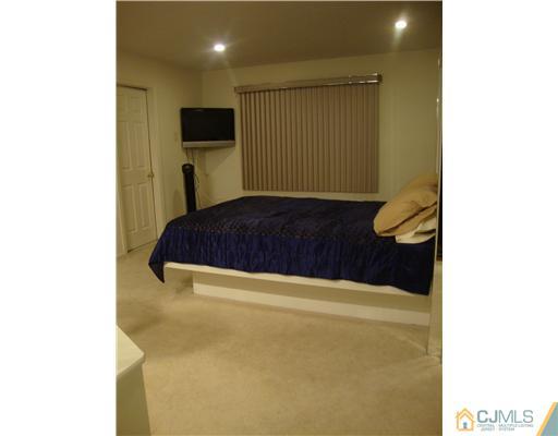 10 Clinton Avenue Edison, NJ 08820 - Photo 6 of 7 Gallery Image 6