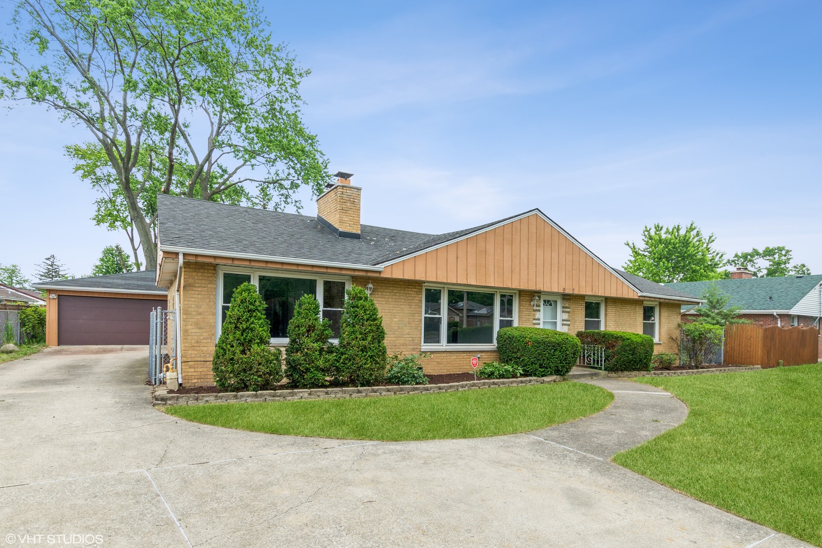 9007 Ridgeland Avenue Oak Lawn, IL 60453 - Photo 1 of 18