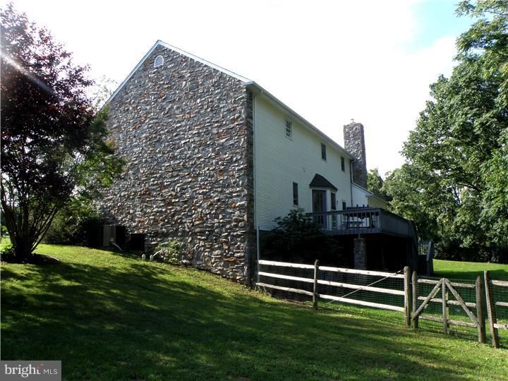 990 Font Road Glenmoore, PA 19343 - Photo 4 of 25 Exterior Side