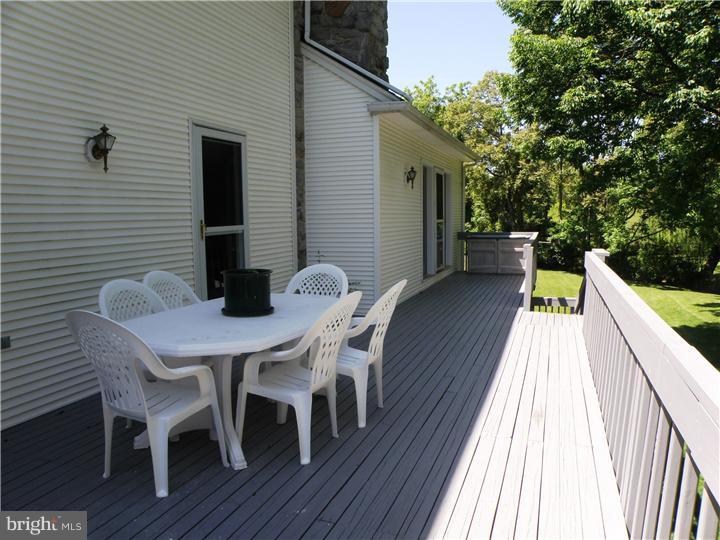 990 Font Road Glenmoore, PA 19343 - Photo 7 of 25 Deck